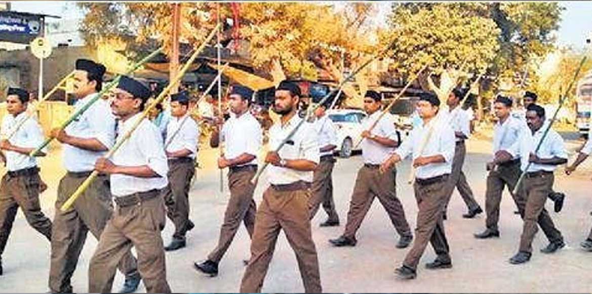 संघ के स्वयंसेवकों ने किया पथ संचलन, मनाया  विजयादशमी का उत्... - CG Sandesh
