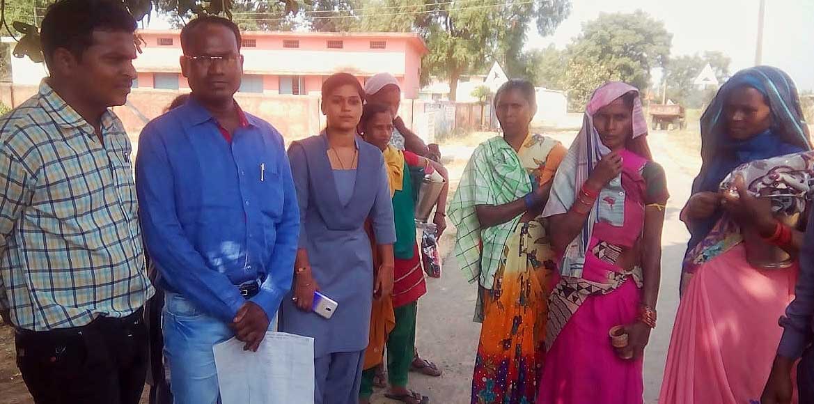 आई टीआई के छात्र-छात्राओं ने घर घर पहुँचकर मतदान करने प्रेरि... - CG Sandesh