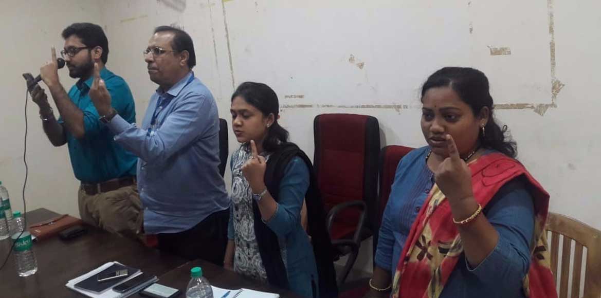 चुनाव पूर्व की तैयारियों को लेकर रिटर्निंग आॅफिसर ने ली बैठक - CG Sandesh