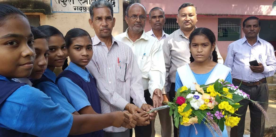 कु. अंकिता साहू, मिडिल स्कूल गढ़फुलझर को मिला पुरस्कार. - CG Sandesh