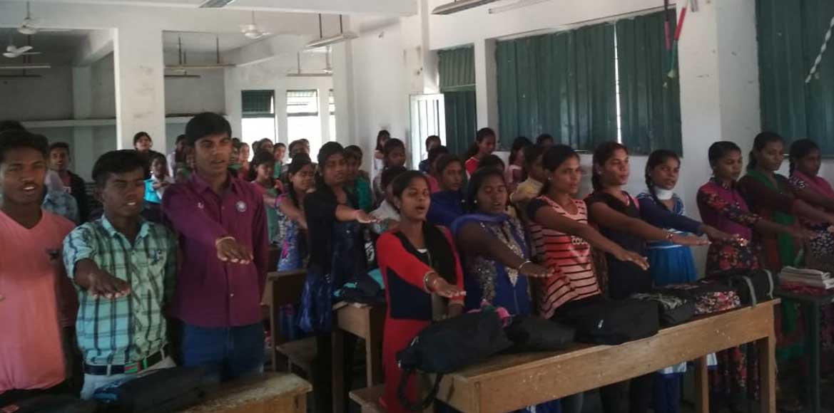 शासकीय महाविद्यालय बसना में दिलाई गई राष्ट्रीय एकता की शपथ.  - CG Sandesh