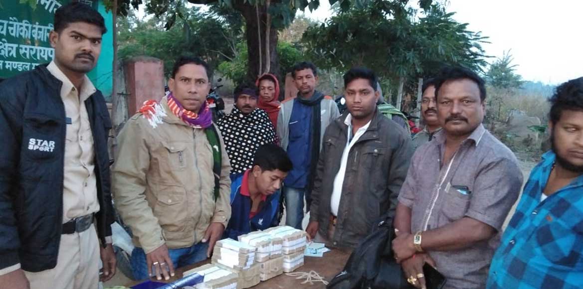 वाहन चेकिंग के दौरान जाँच टीम नें बोलेरो से जब्त की भारी रकम - CG Sandesh