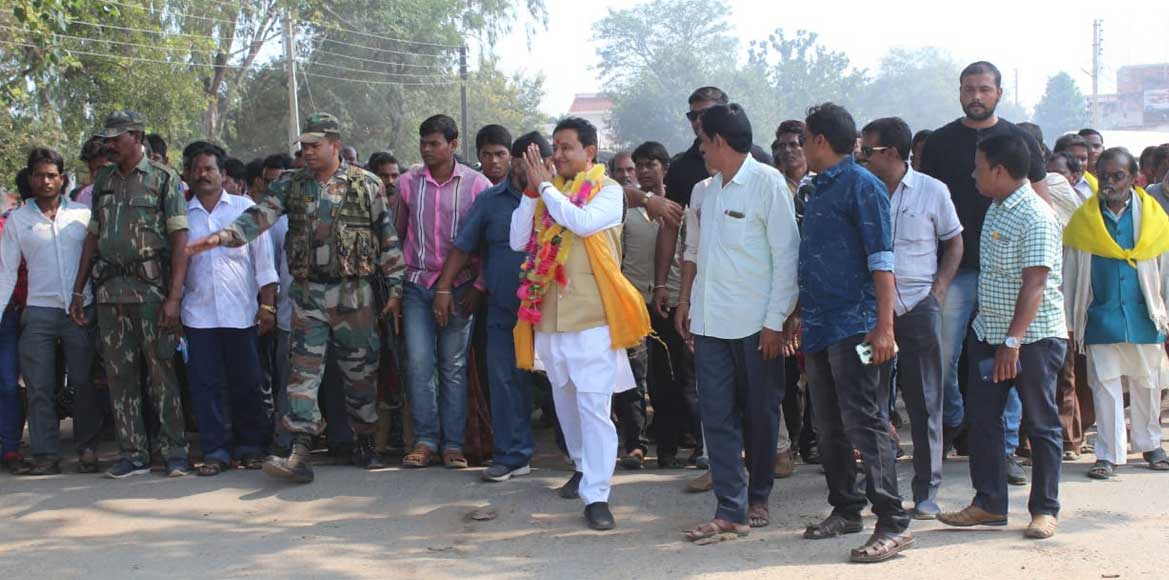 सम्पत के चुनाव कार्यालय के उद्घाटन से पूर्व भव्य रोड़ शो में ... - CG Sandesh
