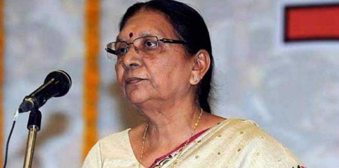 आनंदीबेन पटेल ने राज्यपाल पद की शपथ ली