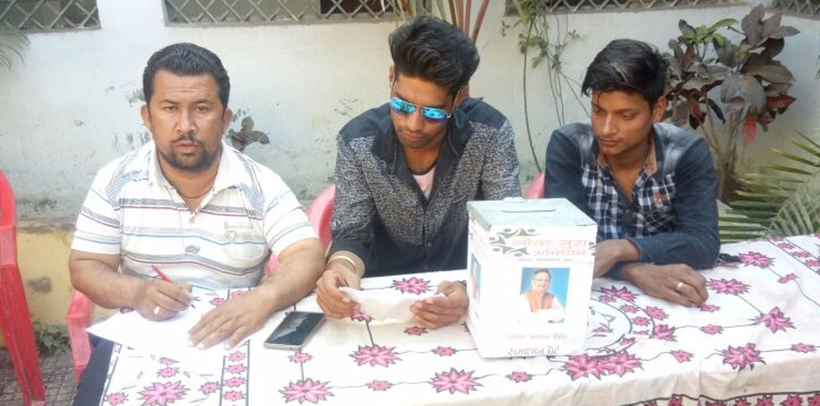 लोक सुराज अभियान के तहत  शिविर स्थल का विधायक प्रतिनिधि मुजमिल कादरी,भाजयुमो अध्यक्ष कामेश बंजारा, मंत्री आकाश सिन्हा ने जायजा लिया