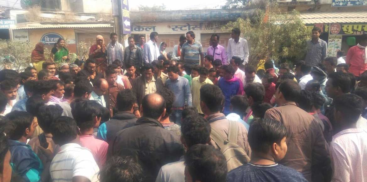 बसना : ट्रक की चपेट में आने से स्कूटी सवार की मौत