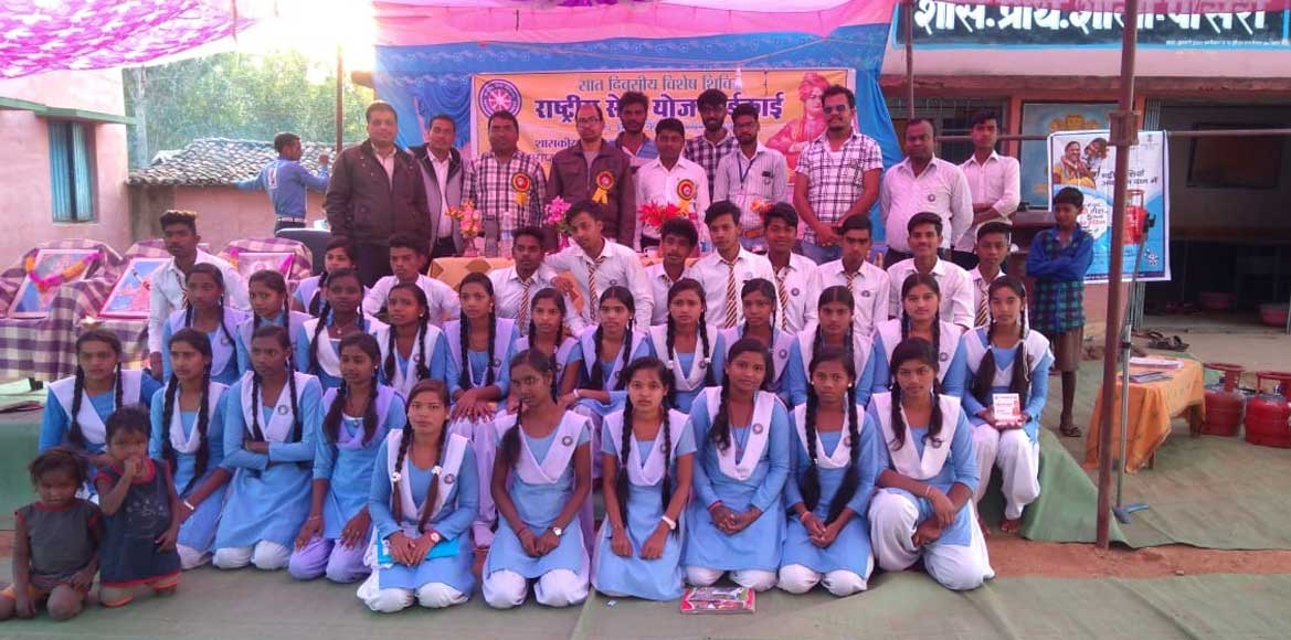 राष्ट्रीय सेवा योजना शास. उच्च. माध्य. विद्यालय भुकेल के स्व... - CG Sandesh