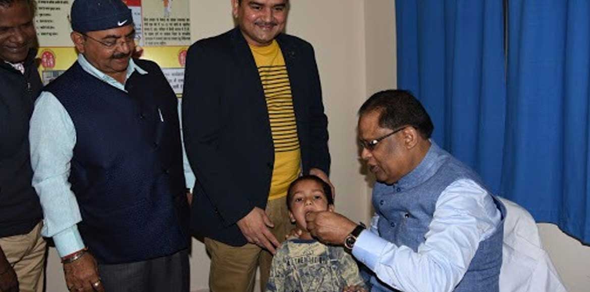 मंत्री अमर अग्रवाल ने सिटी डिस्पेंसरी में बच्चों को पोलियों ... - CG Sandesh
