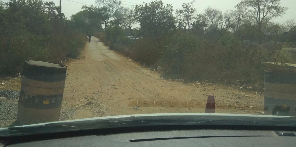 गांव में कार से जाना प्रतिबंधित