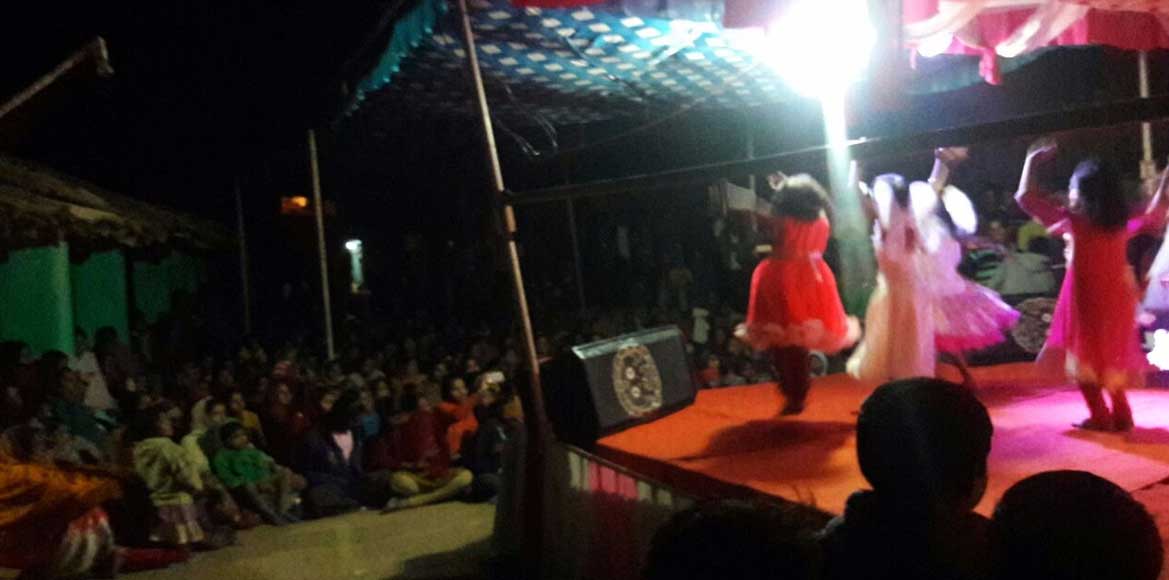 गुरुकूल विद्यामंदिर में मना बसंतोत्सव  - CG Sandesh