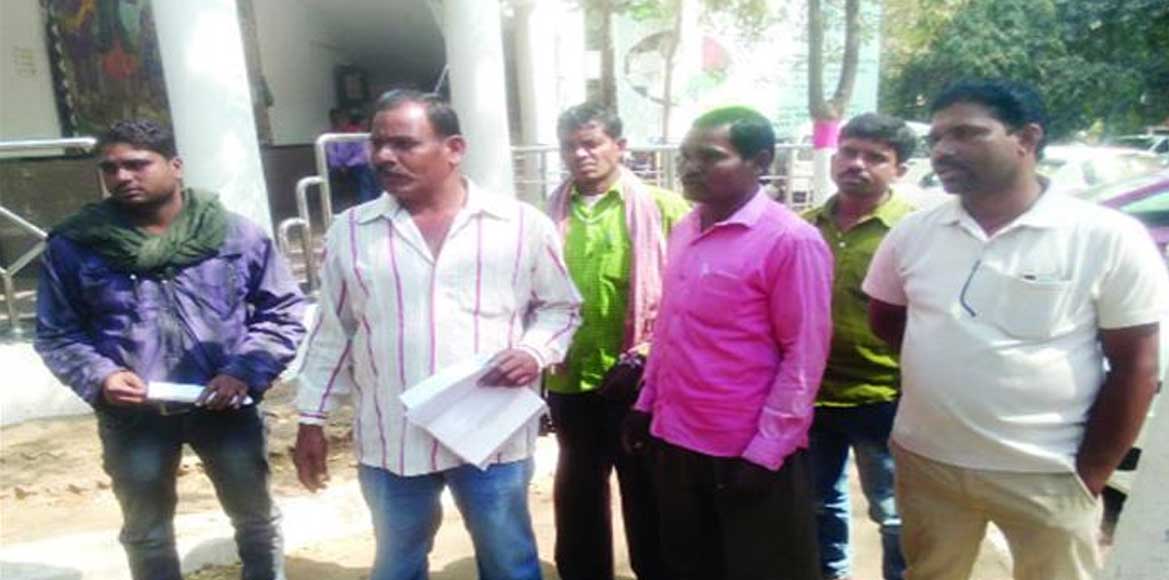 मुआवजा मांगने जनदर्शन में पहुंचे किसान - CG Sandesh