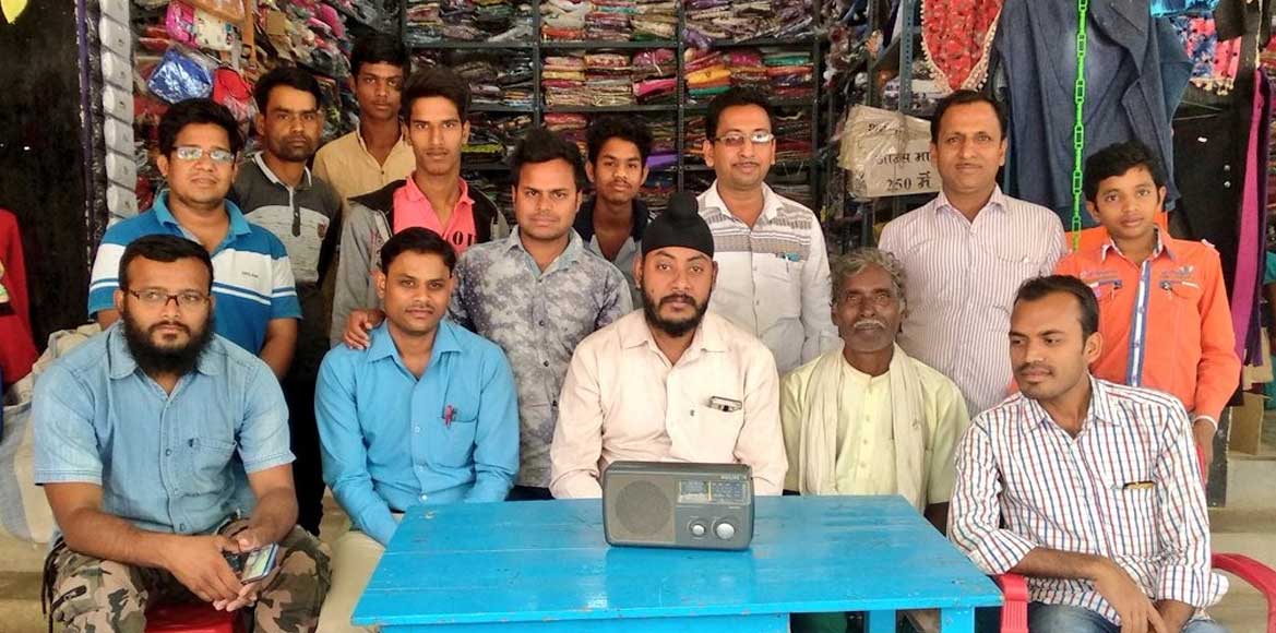 पिथौरा में सुना गया रमन के गोठ कार्यक्रम की 30वीं कड़ी का प्र... - CG Sandesh