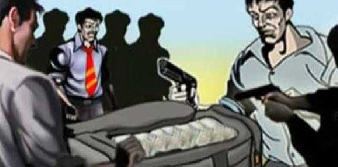 सरायपाली – 15 लाख  हड़पने सरपंच ने गड़ी लूट की झूठी कहानी  - CG Sandesh