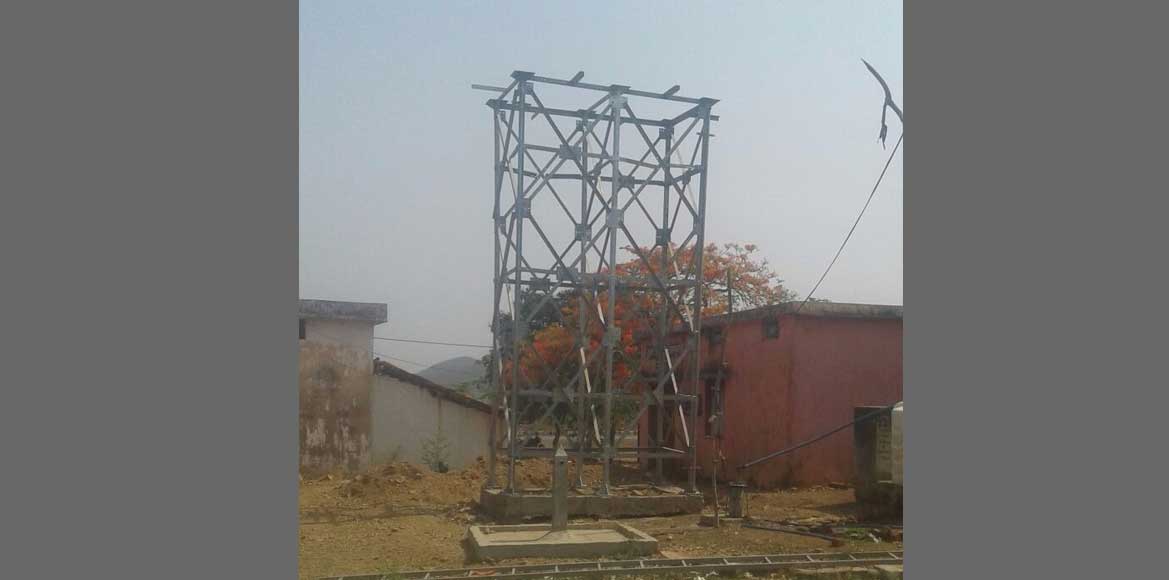 सरायपाली - ठेकेदार की लापरवाही के चलते पानी के लिए भटक रहे ग... - CG Sandesh