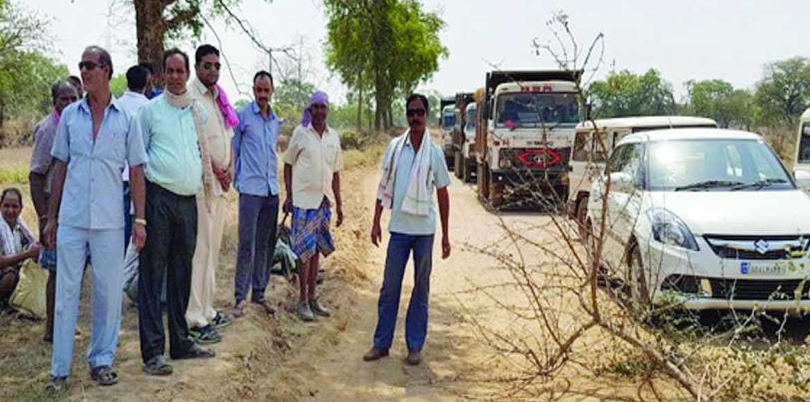 सरकार से नाराज किसानो ने रोक दिया NH का काम और इस तरह किया प... - CG Sandesh