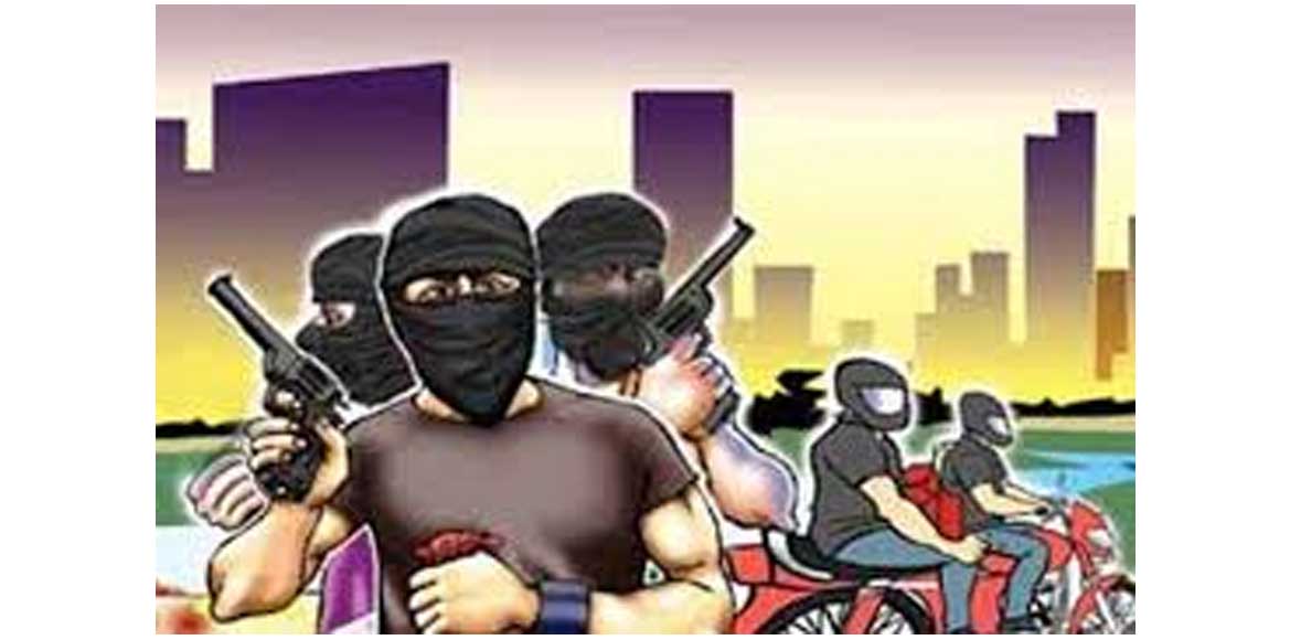 सरायपाली - पलक झपकते ही ले उड़े 15 लाख, मोटर सायकल सवार 2 नका... - CG Sandesh