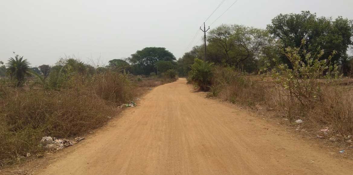 बसना : तो इस वर्ष फिर से कीचड़मय रास्ते से आईटीआई पहुचेंगे छा... - CG Sandesh