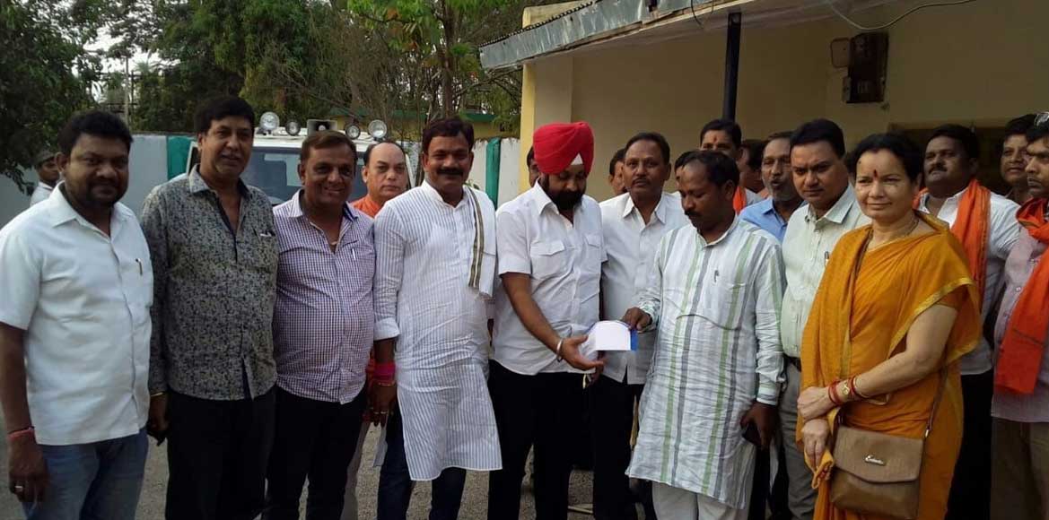 बसना : भवरपुर मंडल के प्रभारी ने भाजपा विकास निधि कोष हेतु  ... - CG Sandesh