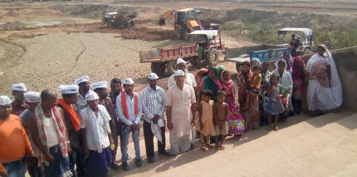 बसना : आम आदमी पार्टी के नेतृत्व में श्रमदान कर किया जा रहा ... - CG Sandesh