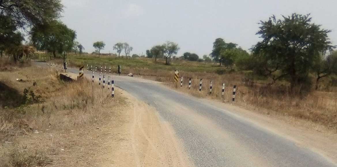 सराईपाली-  कई हादसों के बाद भी नहीं लगा संकेतक बोर्ड और रेलि... - CG Sandesh