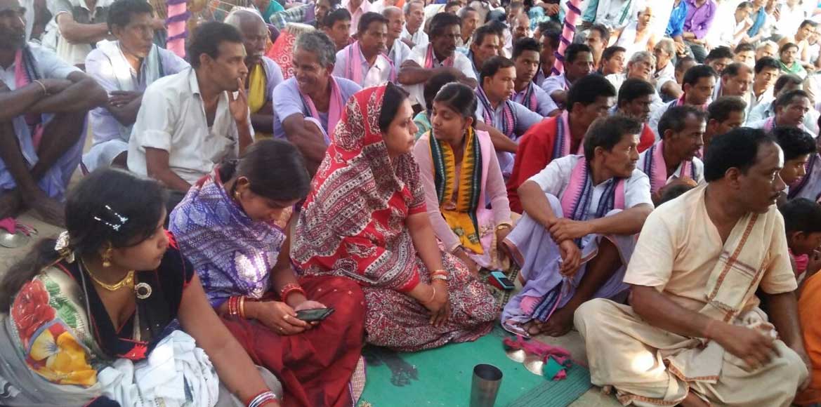 बसना : संसदीय सचिव श्रीमती रूपकुमारी चौधरी पहुंची हरि कीर्तन... - CG Sandesh