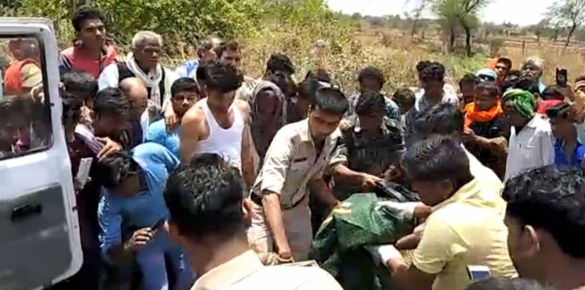 पिकअप ने बाइक सवार को रौंदा, मौत, नाराज ग्रामीणों ने शव रखकर... - CG Sandesh