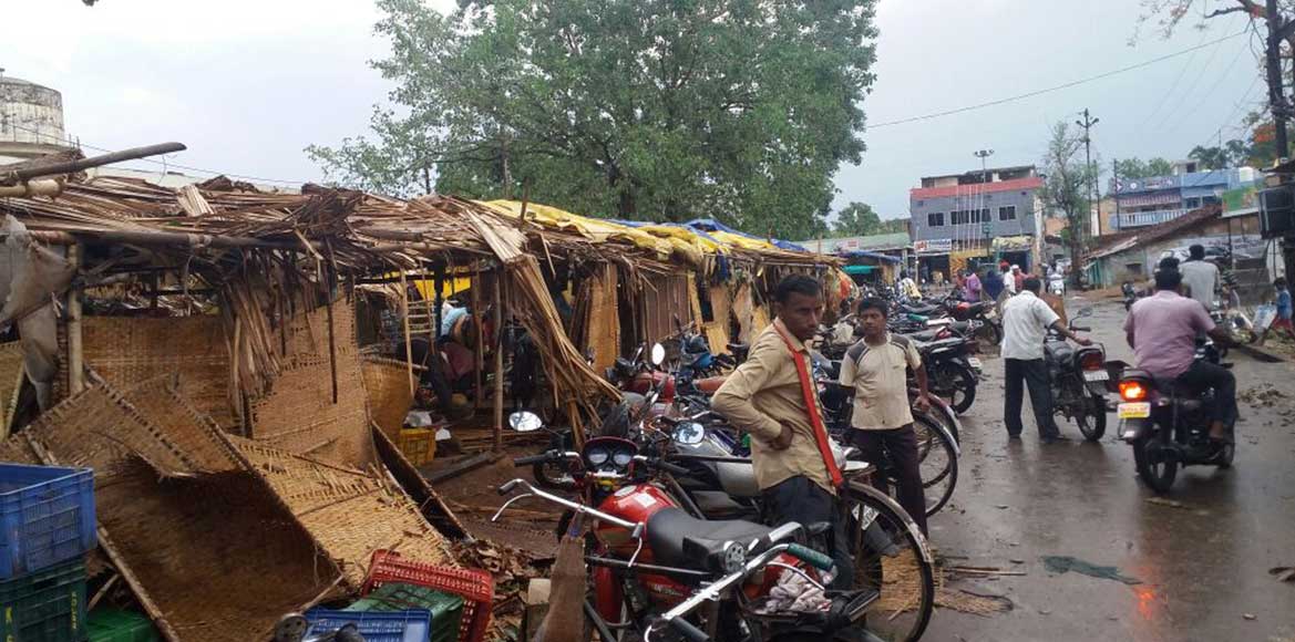 इलाकों में तेज चले आंधी तूफान से  जन-जीवन अस्त व्यस्त - पढ़े ... - CG Sandesh