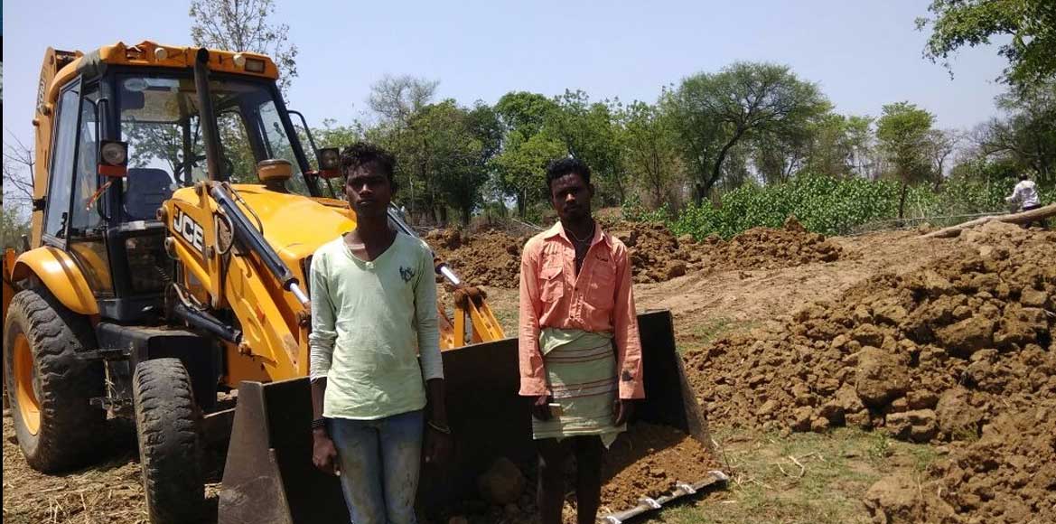 घास भूमि पर अवैध अतिक्रमण करते JCB मशीन जब्त - CG Sandesh