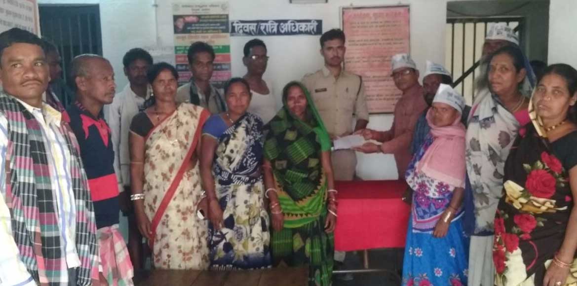 सरायपाली:- श्रम दान के तहत जेसीबी मशीन से तालाब गहरीकरण हेतु... - CG Sandesh
