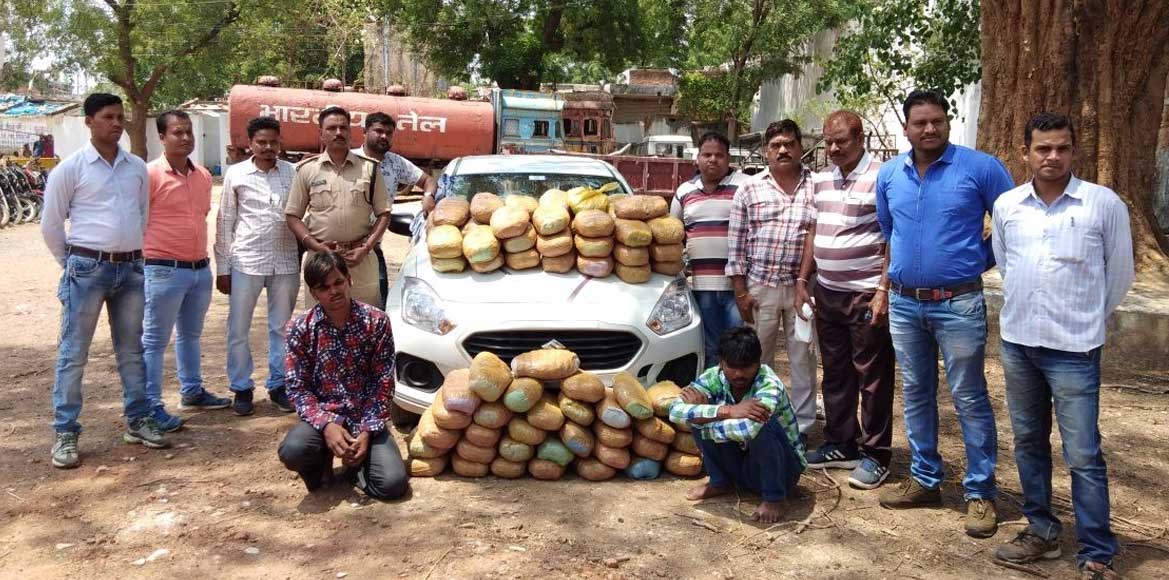 बसना - बिना नम्बर की कार से ले जा रहे थे 62 किलो गांजा, पुलि... - CG Sandesh