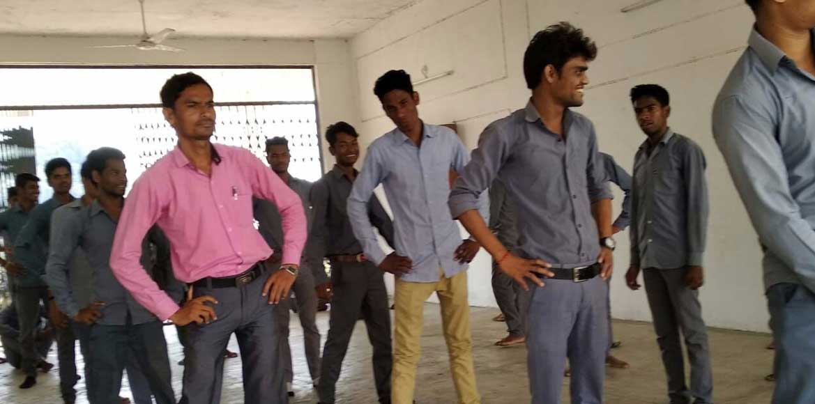 शासकीय औद्योगिक प्रशिक्षण संस्था पिथौरा में कोपा ट्रेड के प्... - CG Sandesh