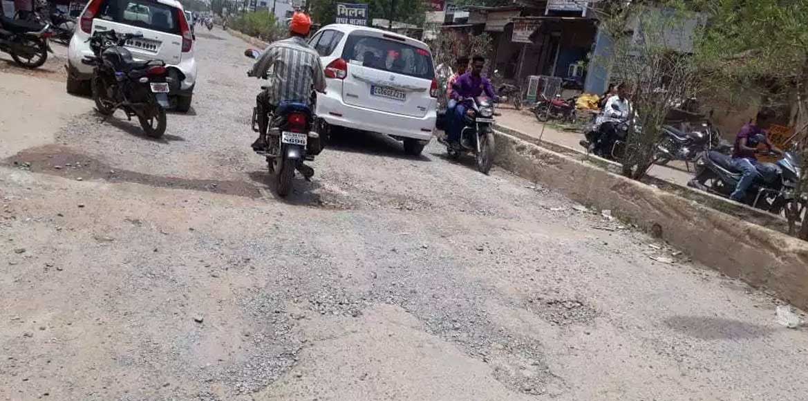 बसना: आरोपों के चलते 2 वर्षों से लटका गौरवपथ का निर्माण कार्... - CG Sandesh