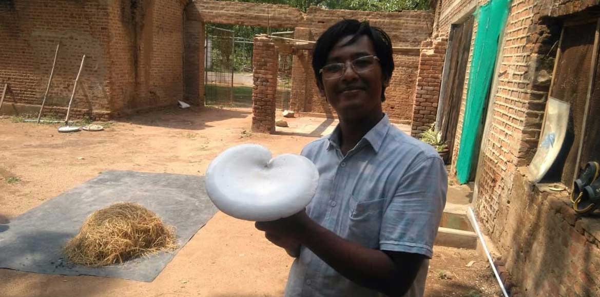 बसना : जगदीशपुर सेवा भवन अस्पताल में 1 किलो 14 ग्राम का एक म... - CG Sandesh