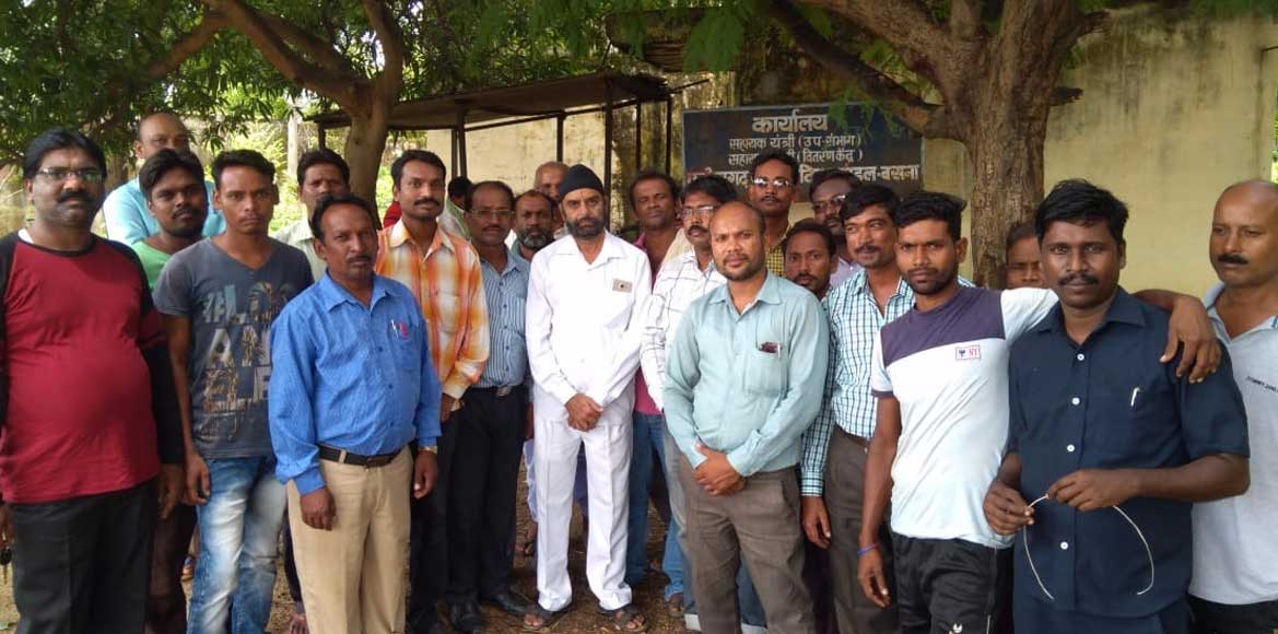 विगत 7 दिनों से विधुत सप्लाई ठप्प गांवो वालो ने विधुत विभाग ... - CG Sandesh