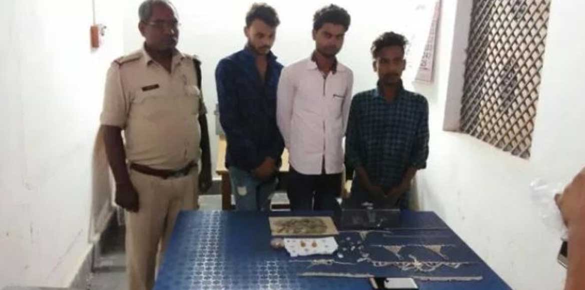 चांदी के जेवरातों सहित दो चोर हिरासत में, जूटमिल थाने की कार... - CG Sandesh