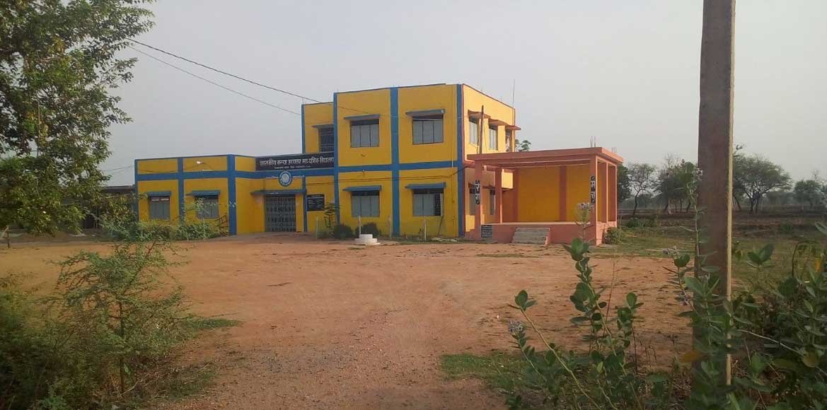 भंवरपुर : कन्या शाला जैसे विद्यालय में 5 वर्षों से नही बन पा... - CG Sandesh