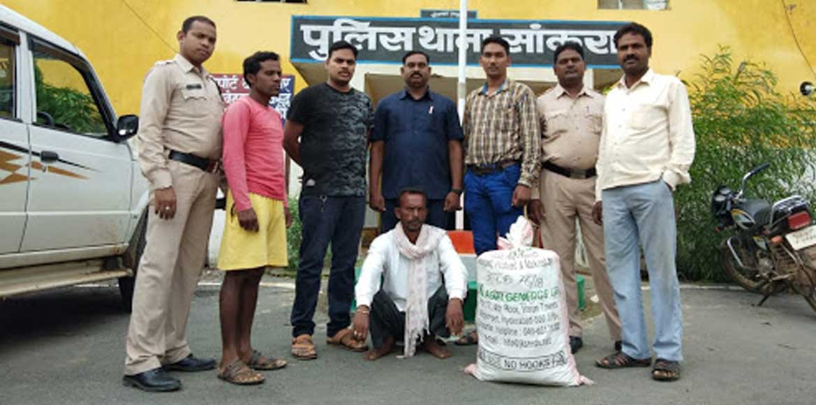 सांकरा : मकान से 12 पैकेट गांजा जप्त.  - CG Sandesh