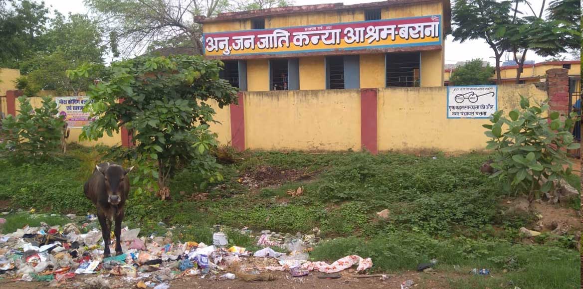 बसना : नाली जाम,  जल निकासी व्यवस्था ध्वस्त, अधिकारी बेखबर