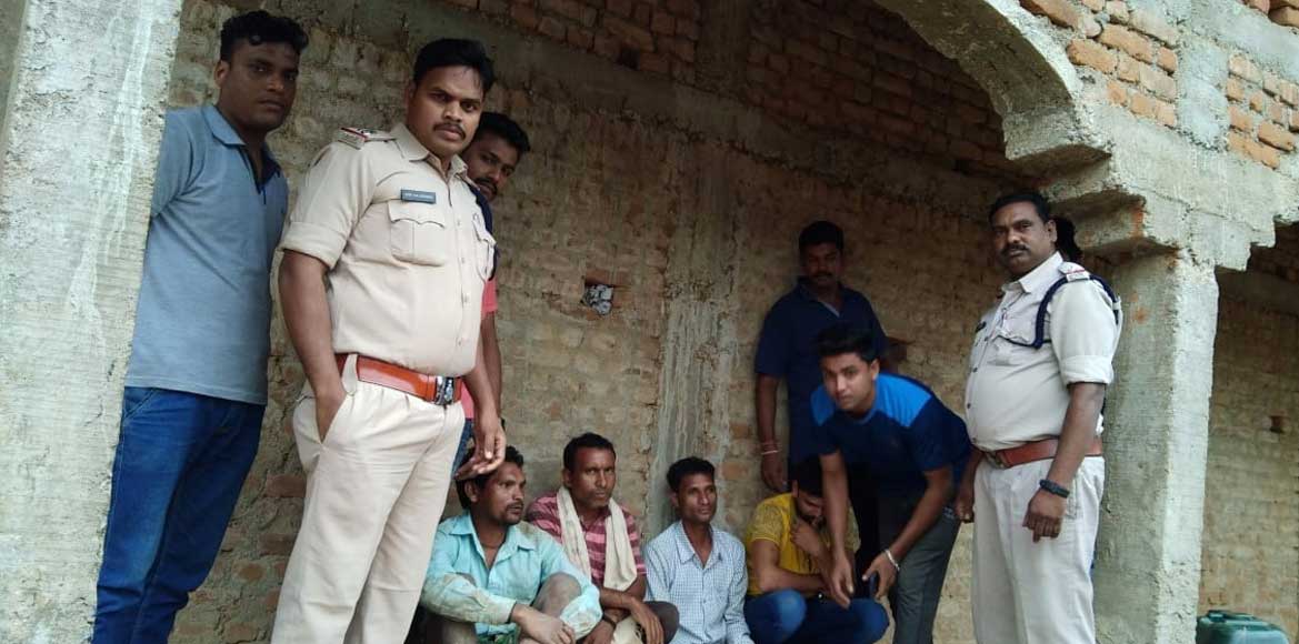  थाना सांकरा की जुआ रेड की कार्यवाही, घेरा बन्दी कर 3 दबोचे ... - CG Sandesh