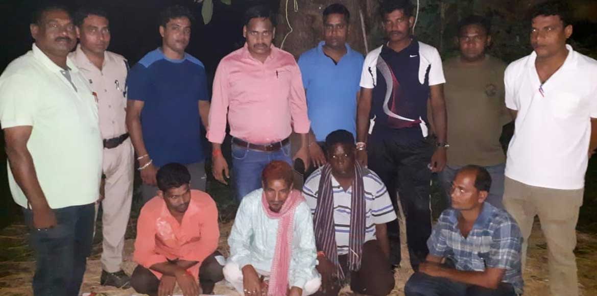 सांकरा : जुआ खेलते 4 लोग गिरफ्तार - CG Sandesh