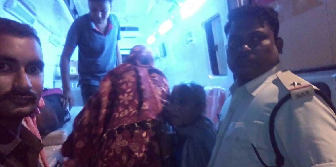 आधी रात को मुख्यमंत्री तीर्थ योजना के यात्री बस को ट्रक ने म... - CG Sandesh