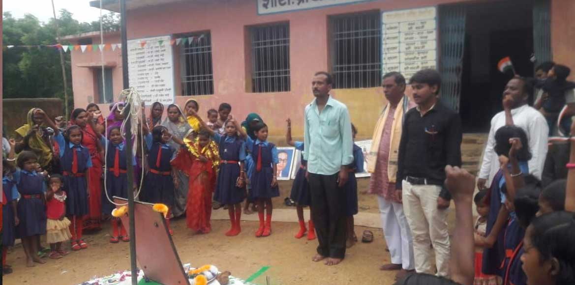 15 अगस्त की पावन अवसर पर ग्राम पिरदा तुकडा चरेगाढोडा में स्व... - CG Sandesh