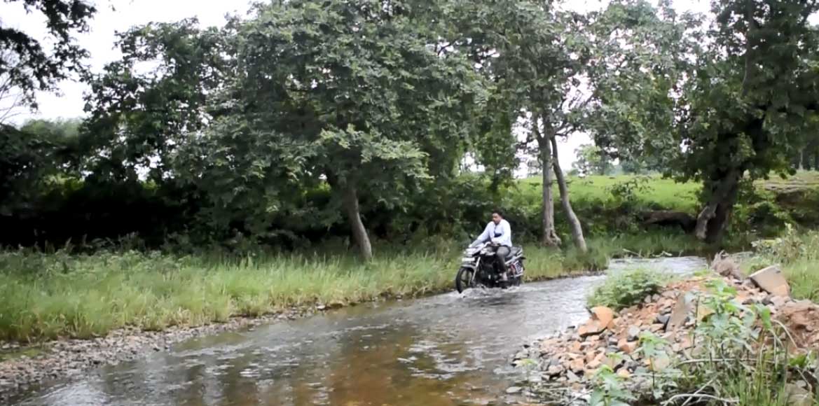 पहले बनाओ पुल, फिर मांगने आना वोट, नही तो रहना नदी के उस पार - CG Sandesh