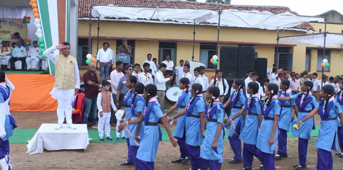  प्रदेश के मुख्यमंत्री डॉ. रमन सिंह जी द्वारा भेजे गए जनता क... - CG Sandesh
