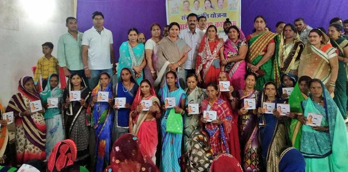 संसदीय सचिव रुपकुमारी ने पिथौरा में मोबाइल वितरण कर किया शुभ... - CG Sandesh