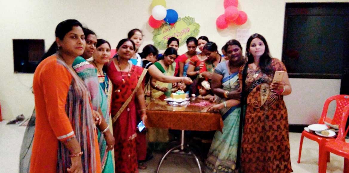 शिक्षक महिला प्रकोष्ठ ने मित्रता का प्रतीक फ्रेंडशिप डे धूमध... - CG Sandesh