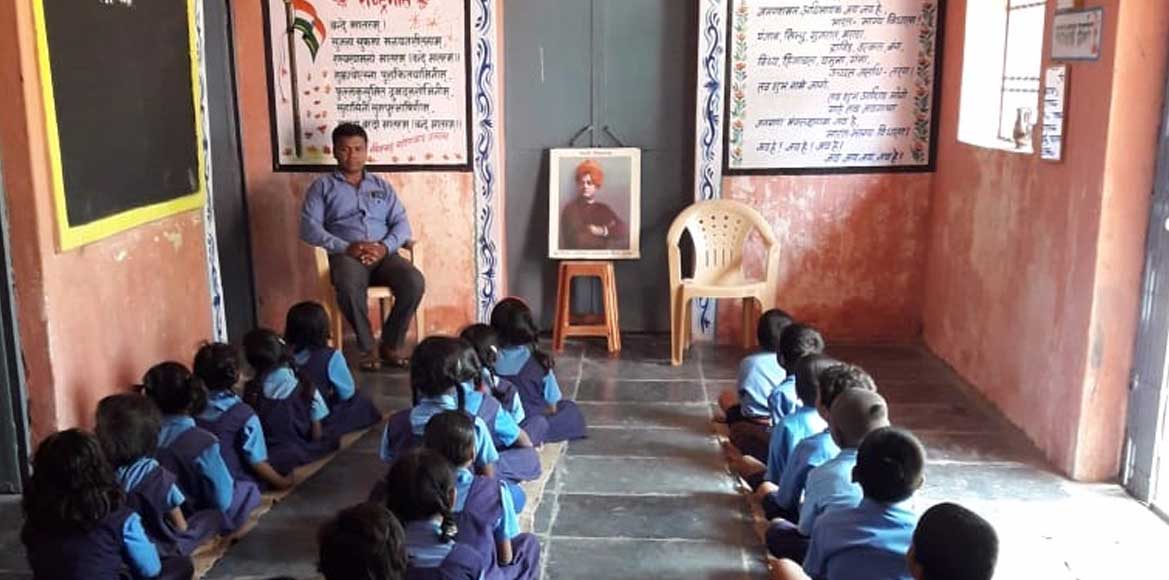 हरदी स्कूल मे स्वामी विवेकानंद की विश्व धर्म ससंद मे दिये गय... - CG Sandesh