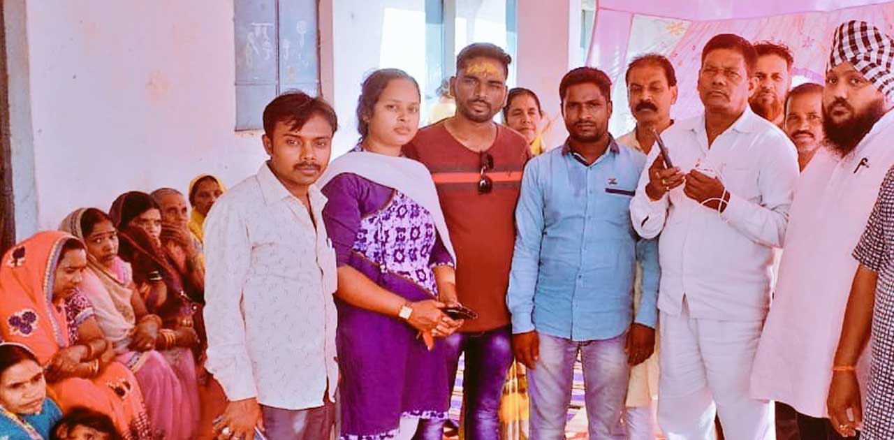 हाईटेंशन तार हटाने की मांग पर अनशन किया - CG Sandesh