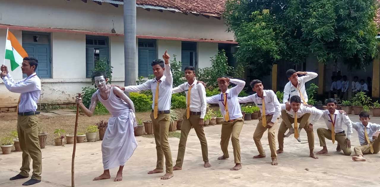रा से यो के द्वारा गांधी जयंती के अवसर पर दांडी मार्च का दृश... - CG Sandesh