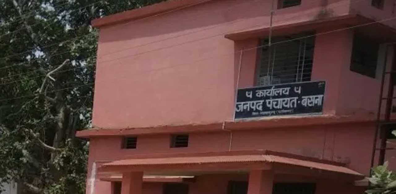 सीईओ के जल्द तबादले के आश्वसन के बाद सचिव संघ ने किया धरना ख... - CG Sandesh